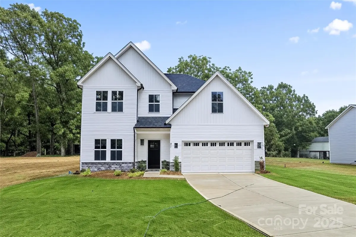 205 Henderson CIR, Harrisburg, NC 28075