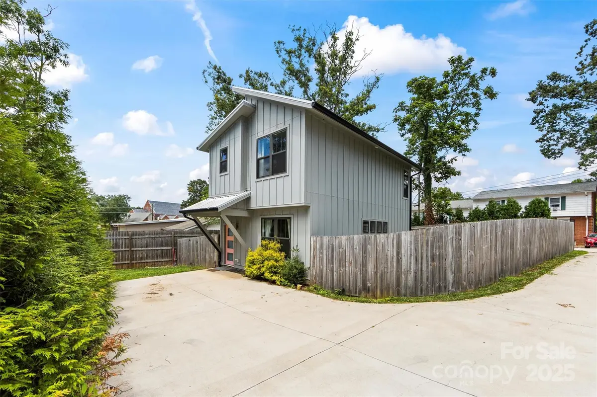 24 Blake CT, Arden, NC 28704