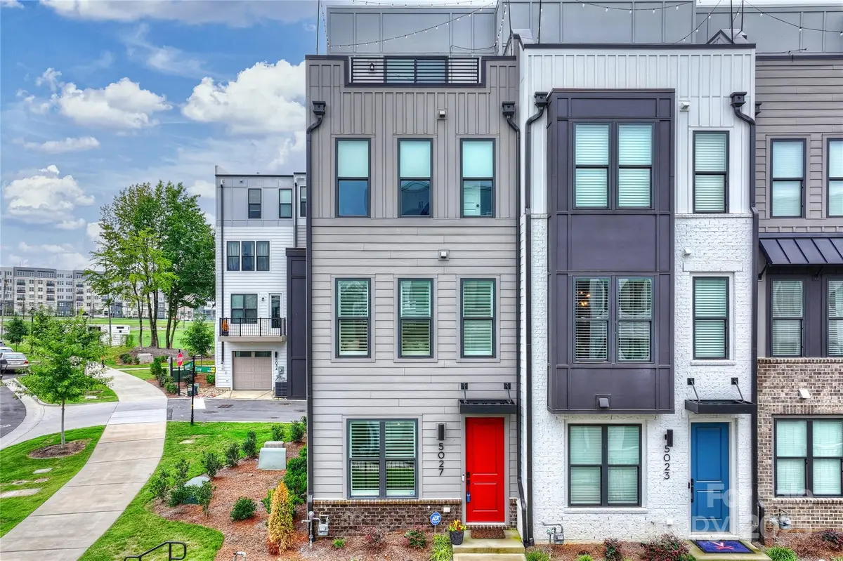 5027 Tiny LN, Charlotte, NC 28203