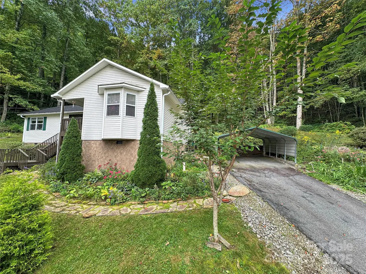 80 Kitty LN, Waynesville, NC 28785