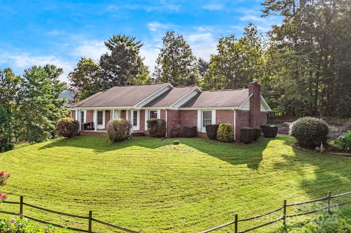 90 Kentwood DR, Weaverville, NC 28787