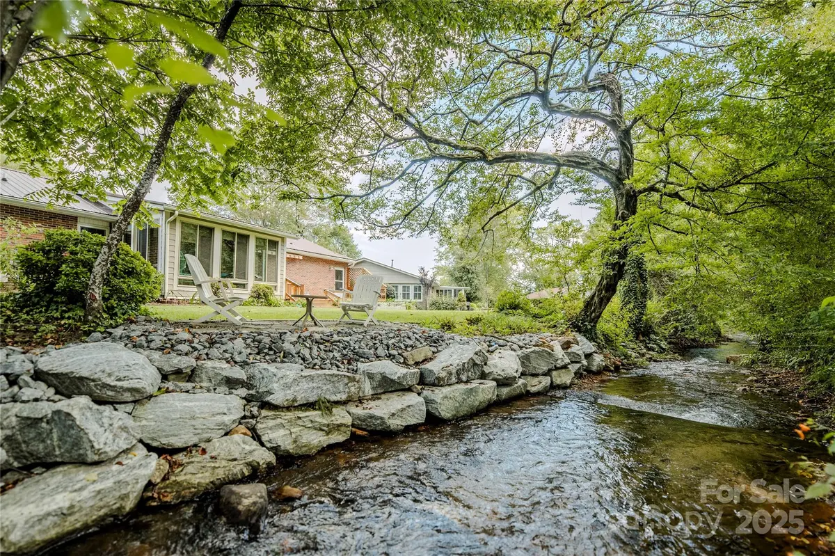 33 Resada DR, Brevard, NC 28712