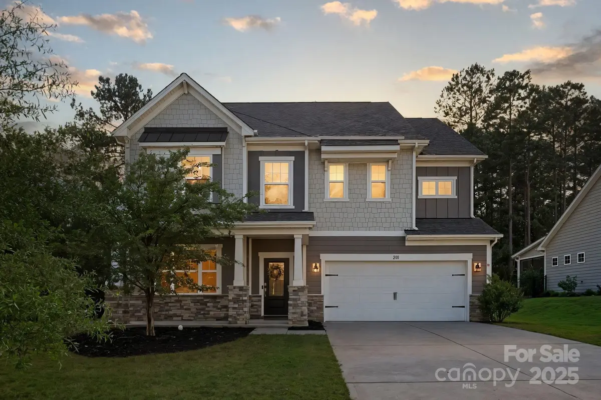 240 Falls Cove DR, Troutman, NC 28166
