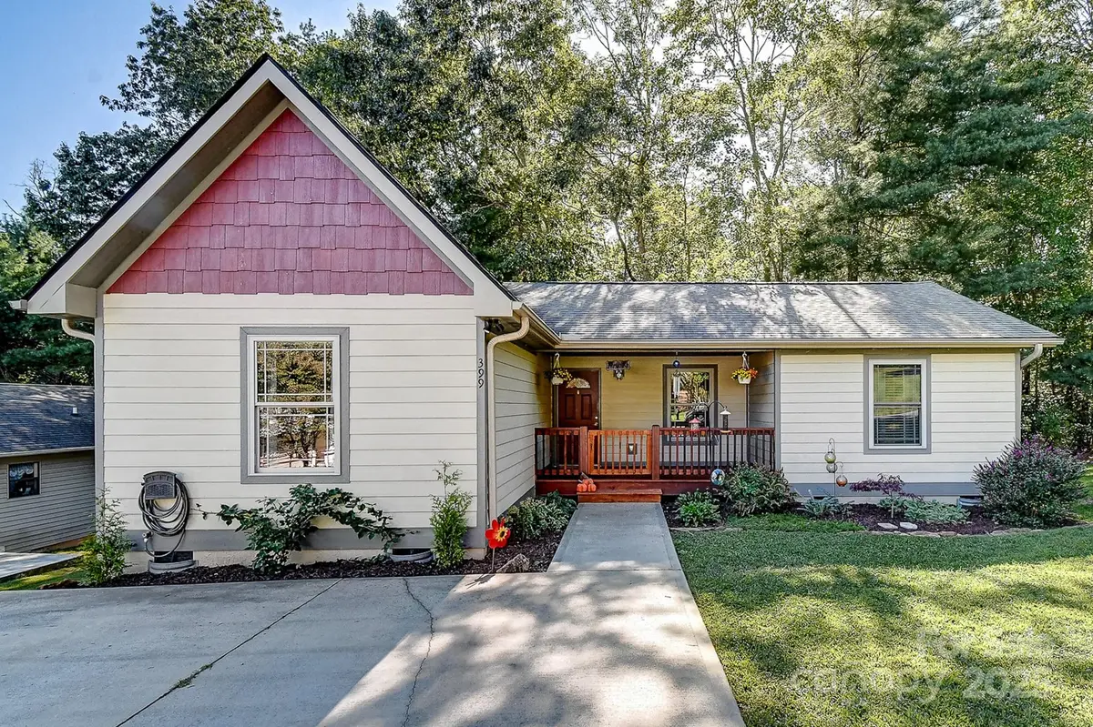 399 Hunters Ridge RD, Mills River, NC 28759