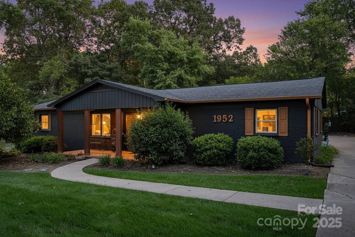 1952 13th ST NE, Hickory, NC 28601
