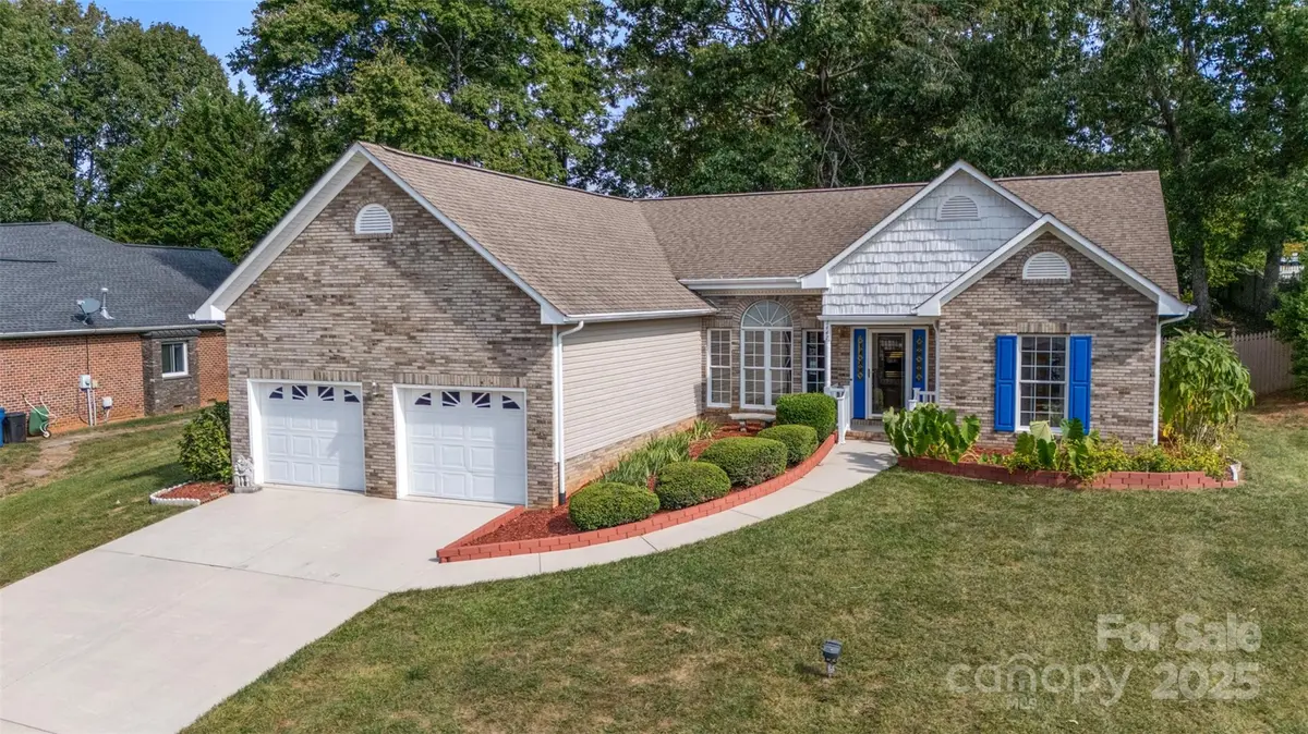 1447 34th Avenue LN NE, Hickory, NC 28601