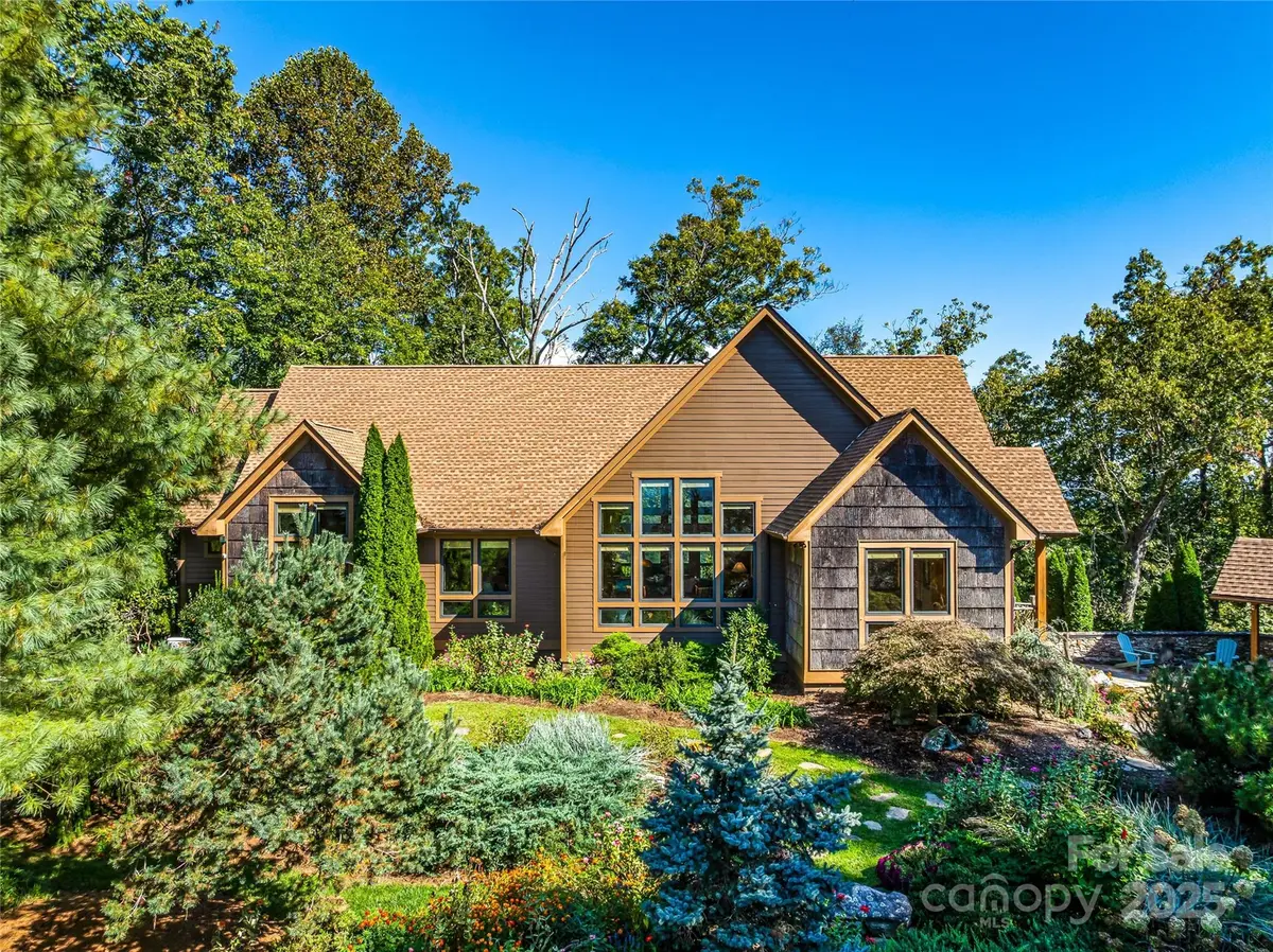 12 Trailridge RD, Asheville, NC 28804
