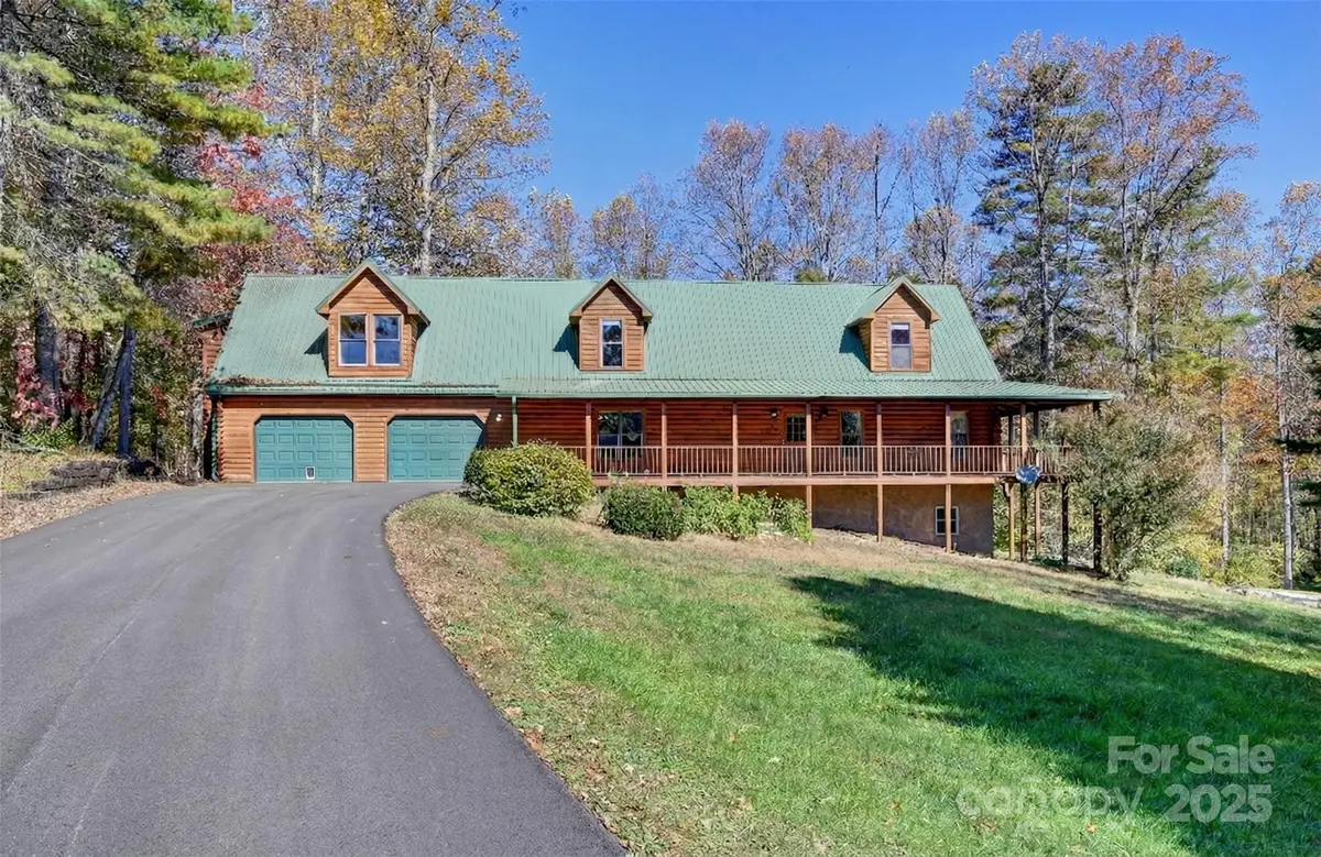 80 Oak Meadow LN, Hendersonville, NC 28792