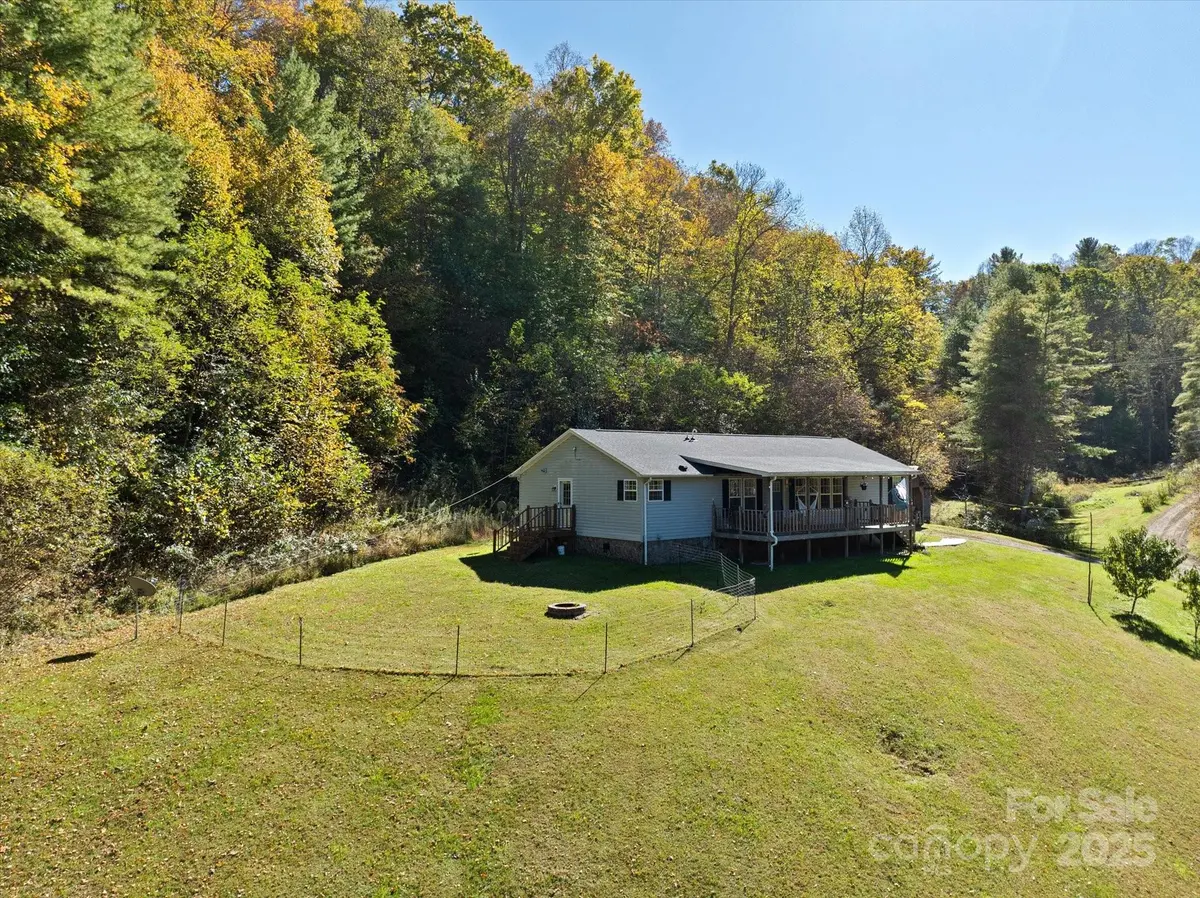 187 Rusty Sweet DR, Burnsville, NC 28714