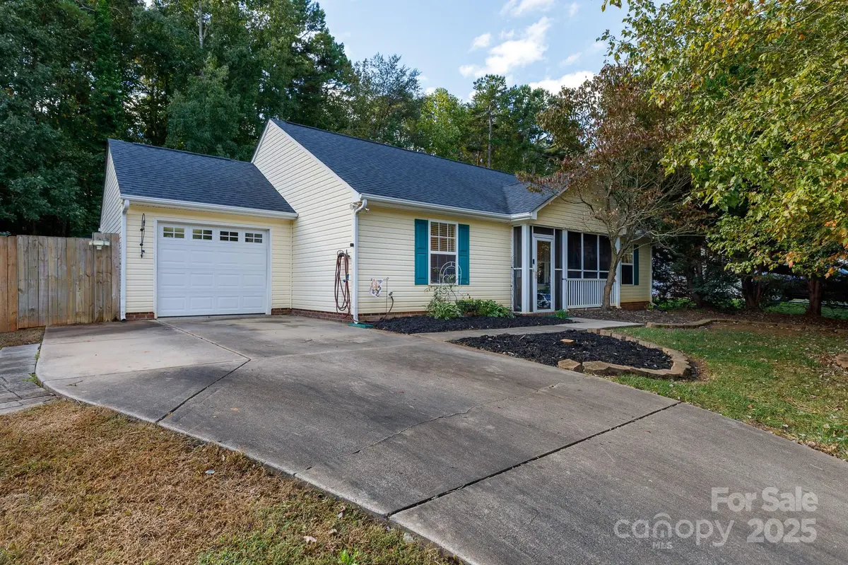 541 Stonehenge DR, Rock Hill, SC 29730