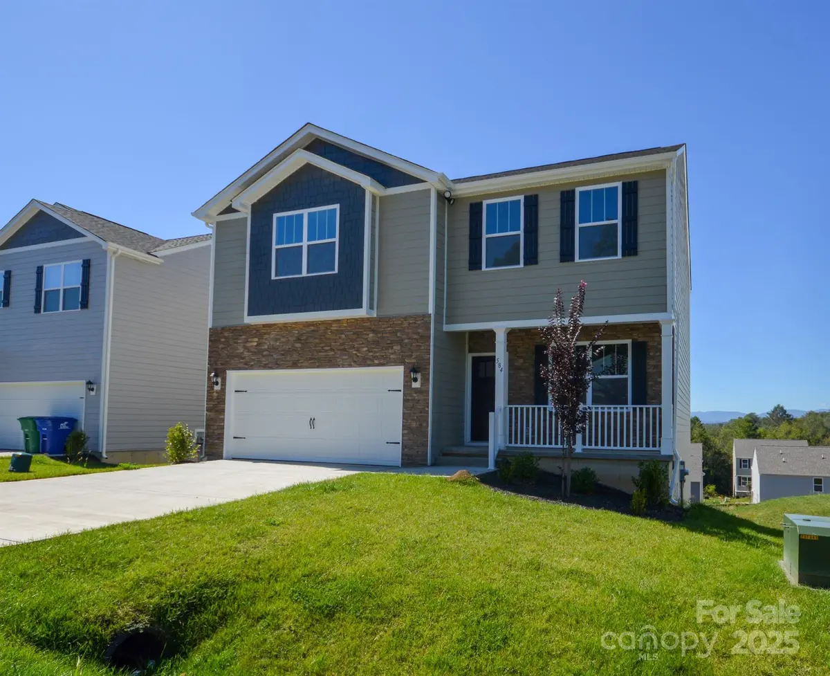 584 Country Oak DR, Asheville, NC 28804