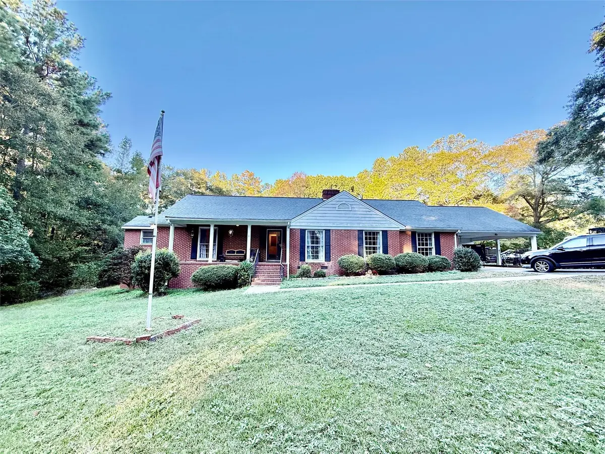 43 Pinecrest AVE, Great Falls, SC 29055