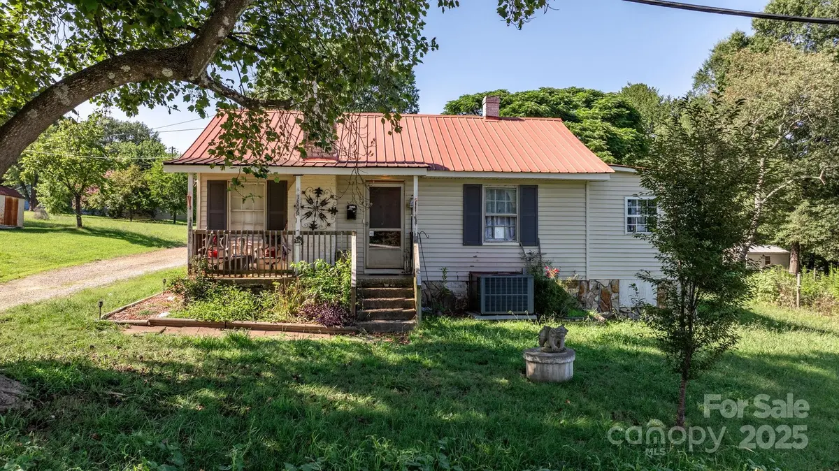 1806 18th ST NE, Hickory, NC 28601