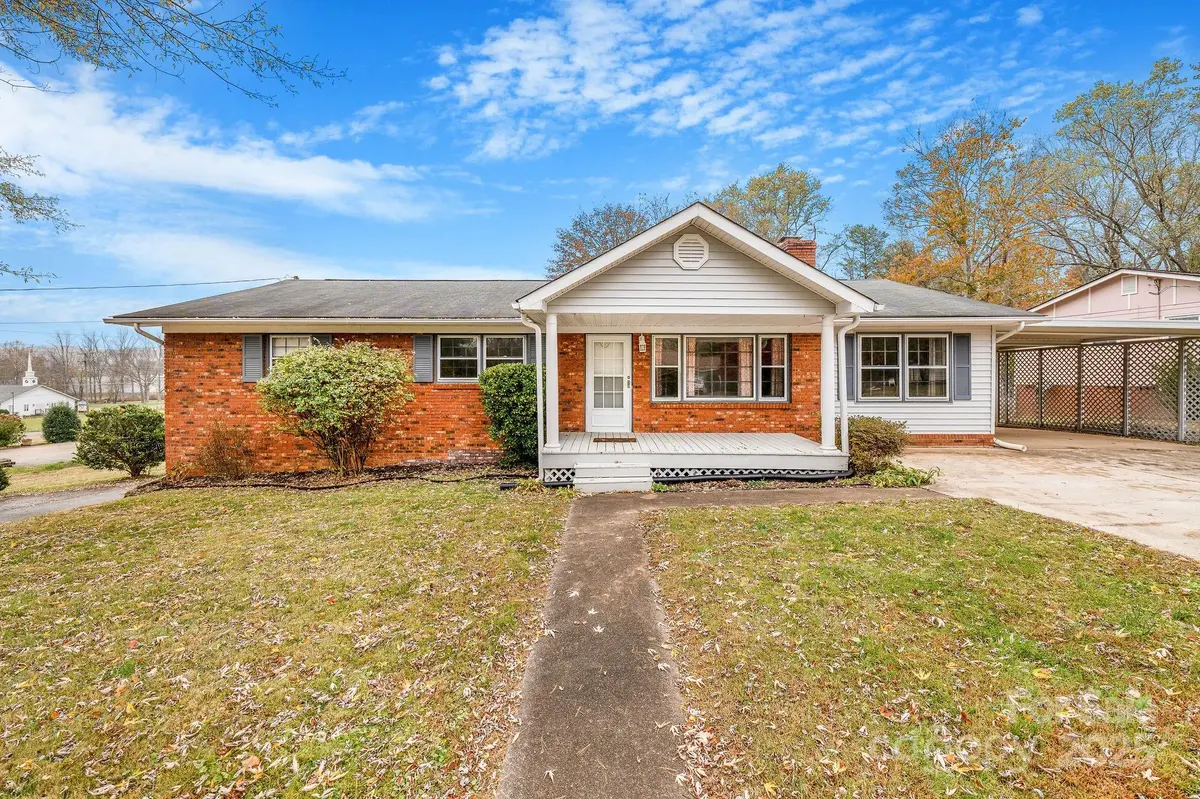 5 Sunset DR, Swannanoa, NC 28778