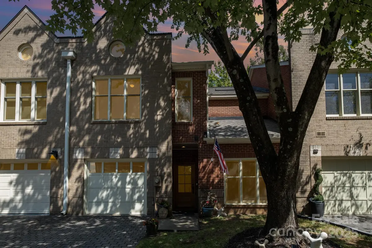 332 Settlers LN, Charlotte, NC 28202