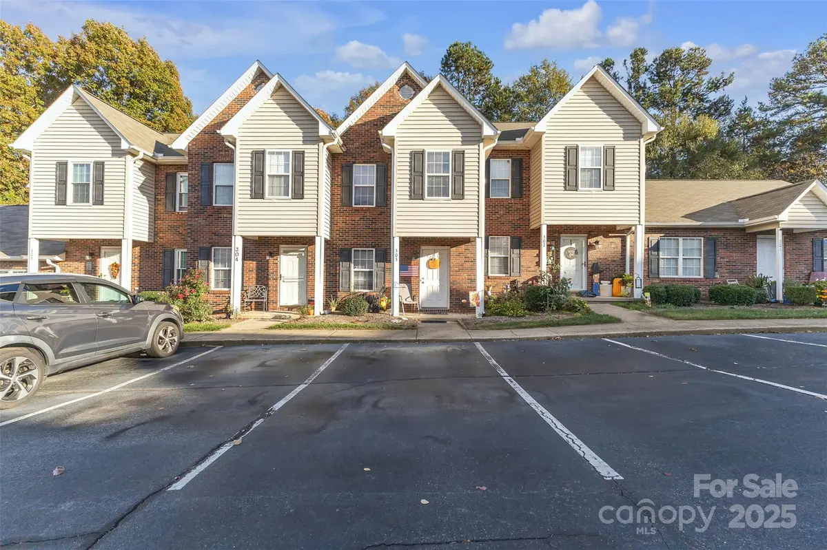 1096 22nd ST NE #303, Hickory, NC 28601