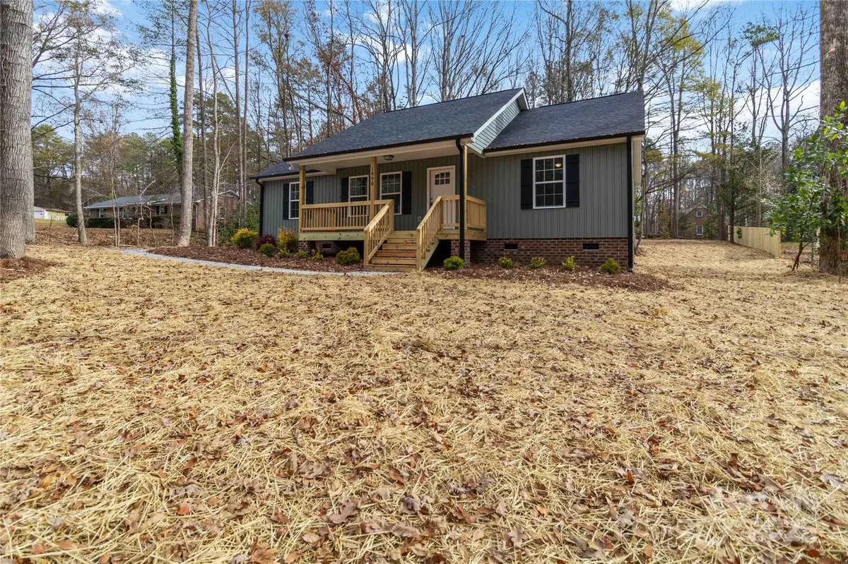 1990 Crestwood LN, Clover, SC 29710