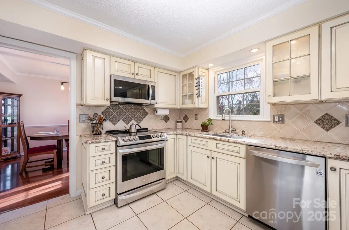 8700 Parkchester DR, Charlotte, NC 28277