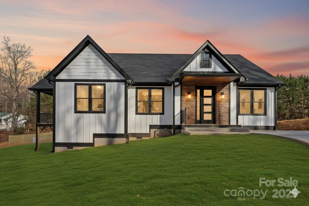 4 Shytle LN, Fletcher, NC 28732