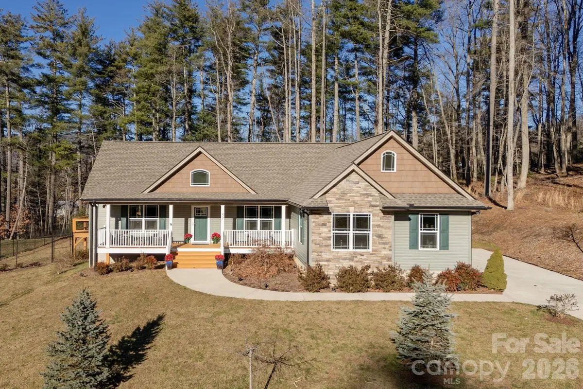 57 Pounding Mill RD, Hendersonville, NC 28792