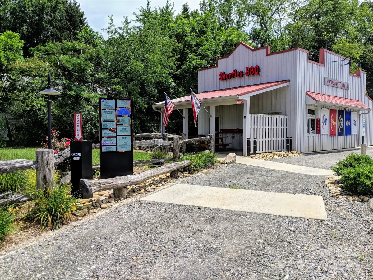 6 Newfound RD, Asheville, NC 28806