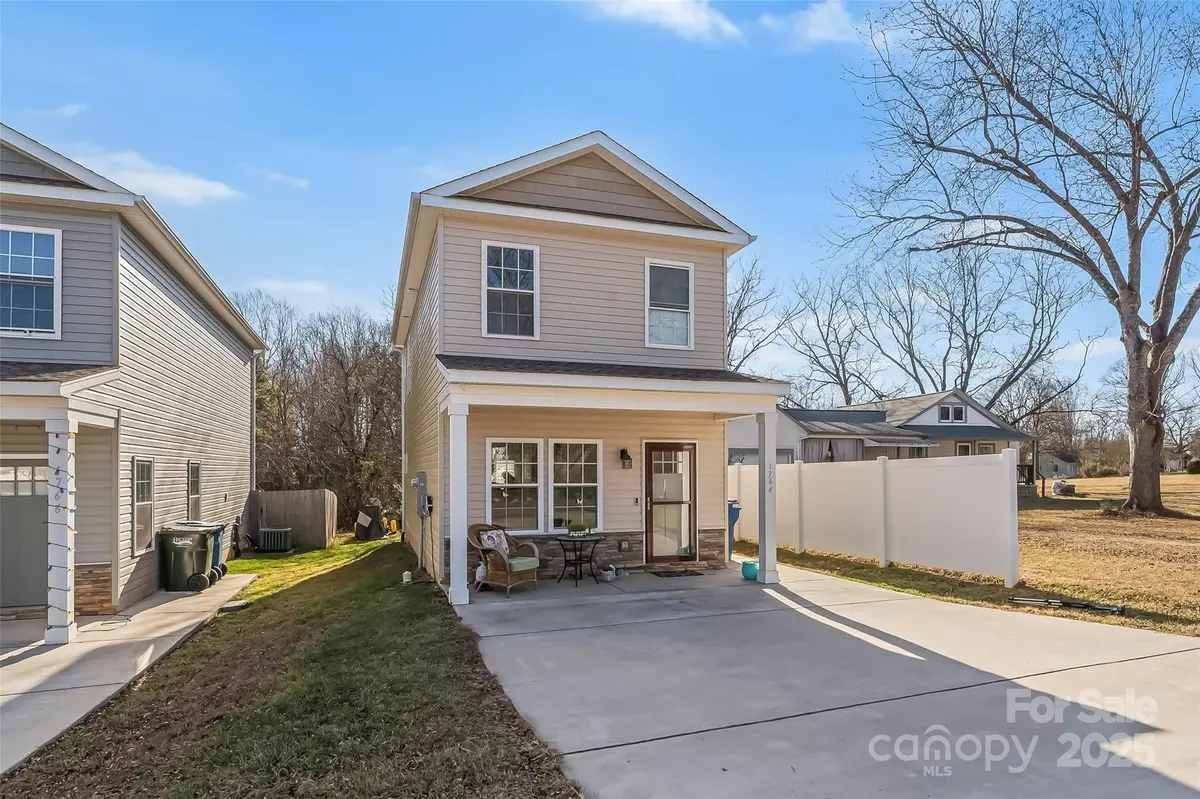 1764 17th AVE NE, Hickory, NC 28601