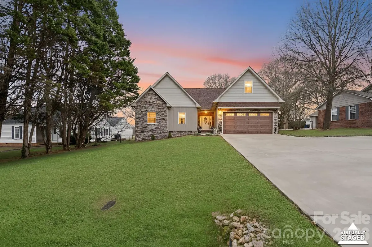 3670 9th Street DR NE, Hickory, NC 28601