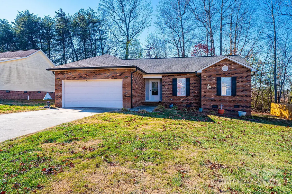 818 Gemcrest DR NE, Conover, NC 28613