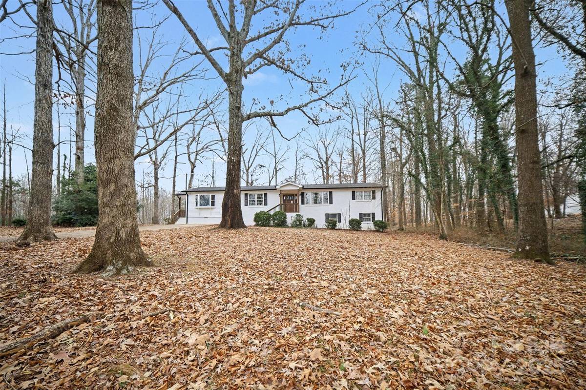 1035 Timberlane DR, Lincolnton, NC 28092