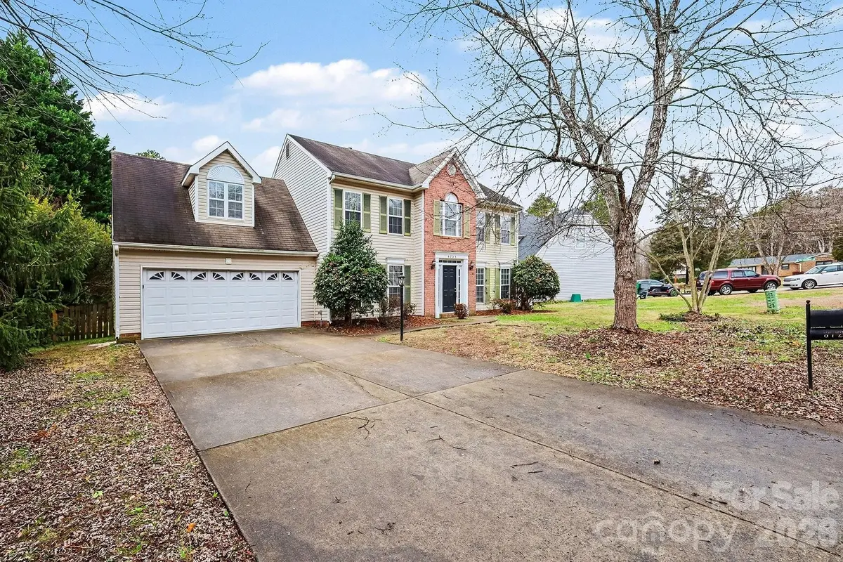 8725 Holly Creek CT, Charlotte, NC 28216