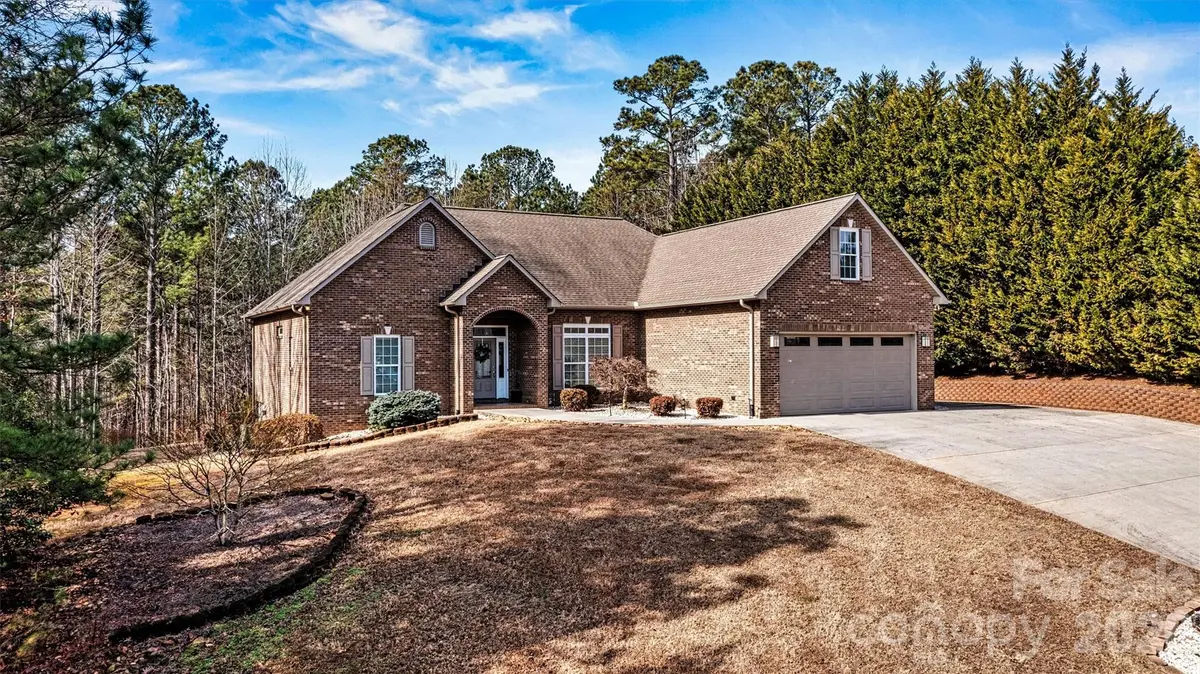 5699 Long Bay DR, Granite Falls, NC 28630