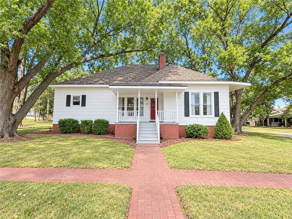 729 E 4th ST, Cherryvale, KS 67335