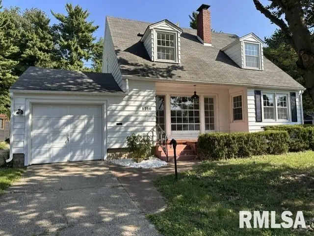 1210 EDGEHILL RD, Jacksonville, IL 62650
