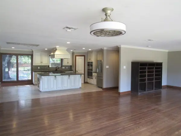 3300 Oakridge Lane, Waco, TX 76708