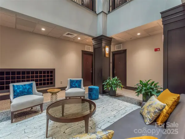 21 Battery Park AVE #305, Asheville, NC 28801