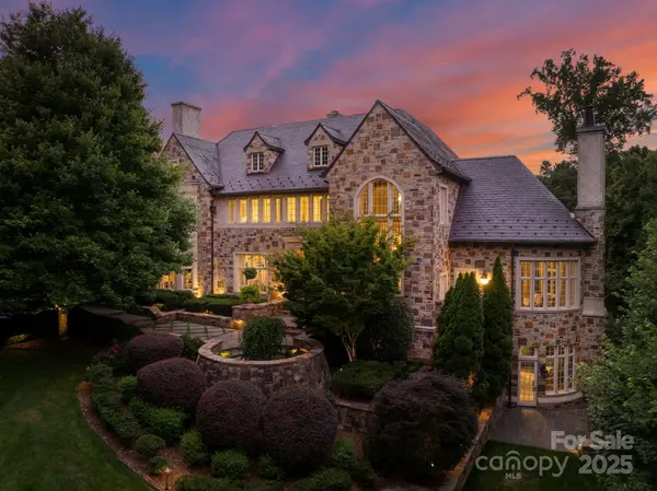 4536 Fox Brook LN, Charlotte, NC 28211