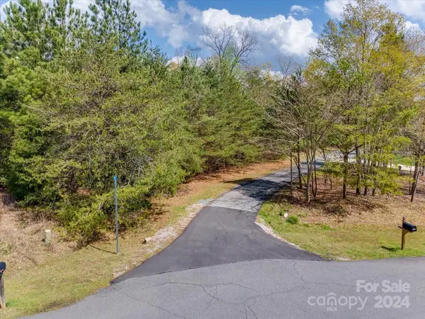 340 Catawba Crest LN, Clover, SC 29710