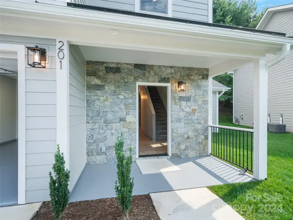 200 Red Twig LN #Unit 201, Burnsville, NC 28714