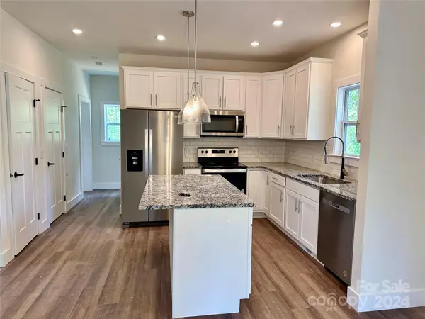 200 Cascade Ridge RD, Fairview, NC 28730