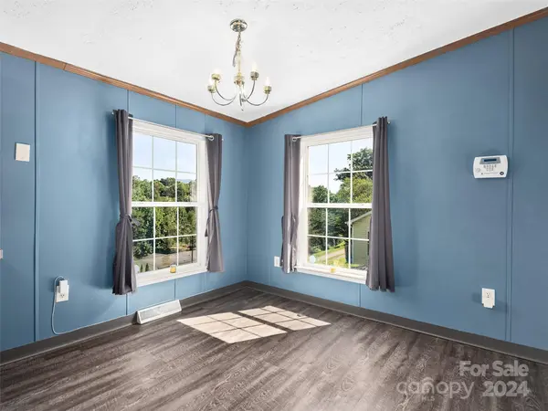 33 Goose Creek RD, Swannanoa, NC 28778