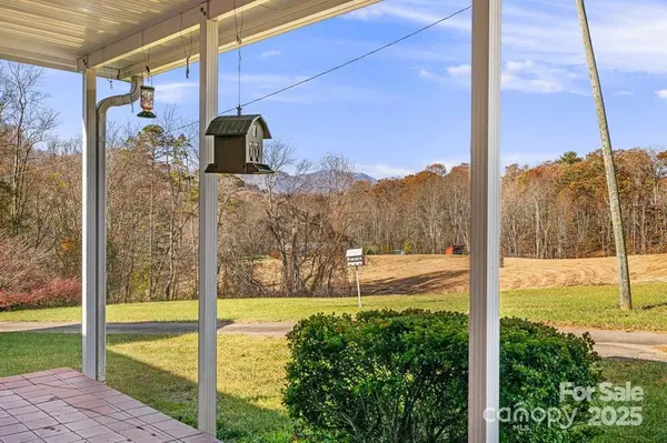 7 Brookshire RD, Leicester, NC 28748