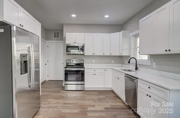 104 Northbend DR, Asheville, NC 28804