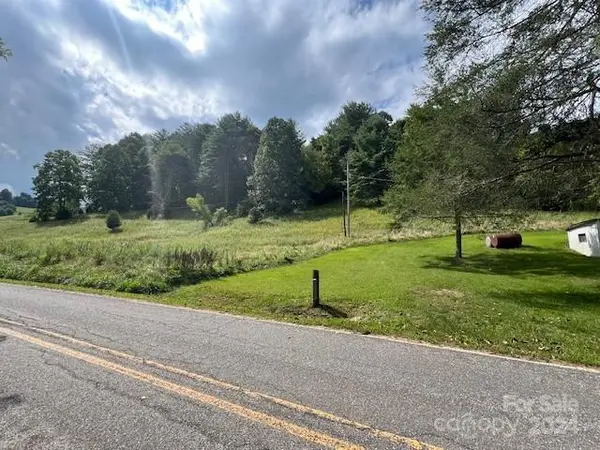 1030 Long Branch RD, Green Mountain, NC 28740