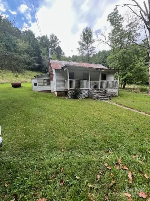1030 Long Branch RD, Green Mountain, NC 28740