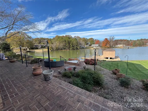 121 48th AVE NE, Hickory, NC 28601