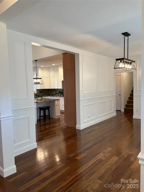 73 Wisdom Cove RD, Flat Rock, NC 28731