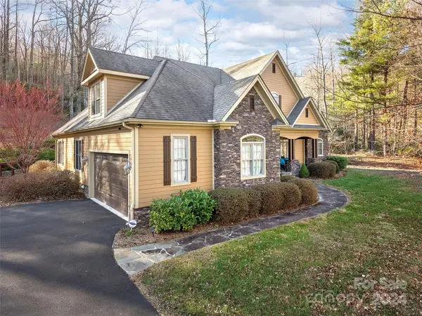 318 Freedom Trail CT, Zirconia, NC 28790