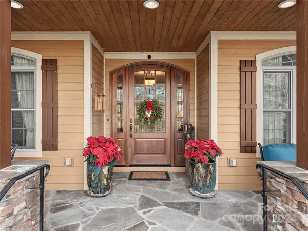 318 Freedom Trail CT, Zirconia, NC 28790