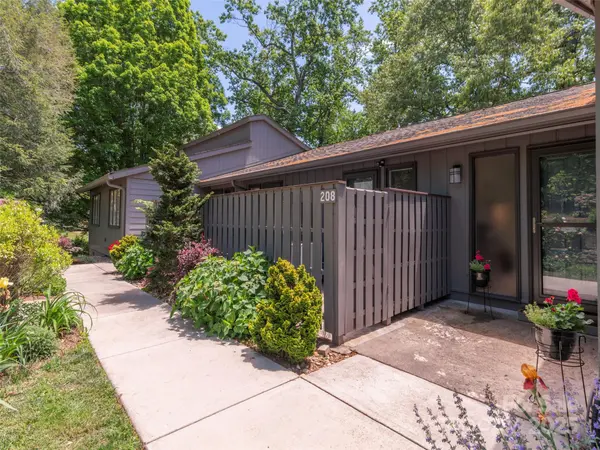 208 Crowfields DR, Asheville, NC 28803