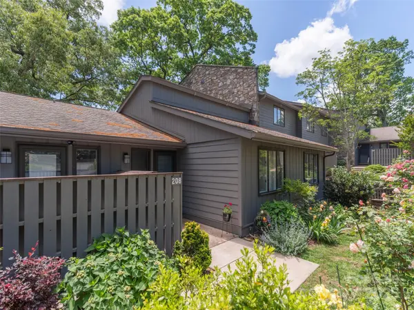 208 Crowfields DR, Asheville, NC 28803